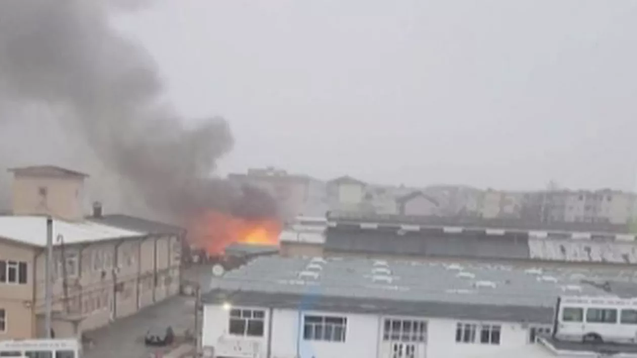 INCENDIU puternic într-un centru comercial din Craiova (VIDEO)