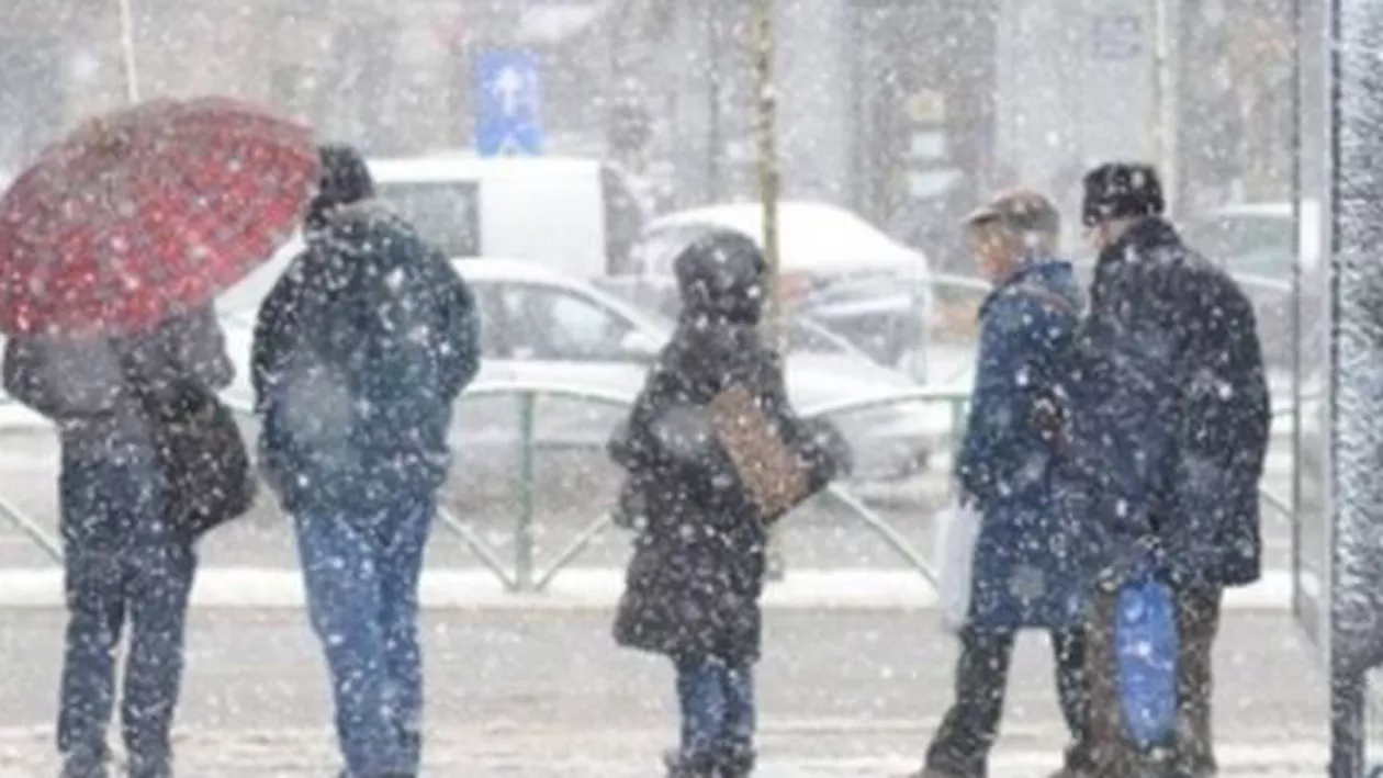 ROMÂNIA SUB ZĂPADĂ: Cod portocaliu și galben de ninsori și ploi abundente în jumătate de țară (FOTO)