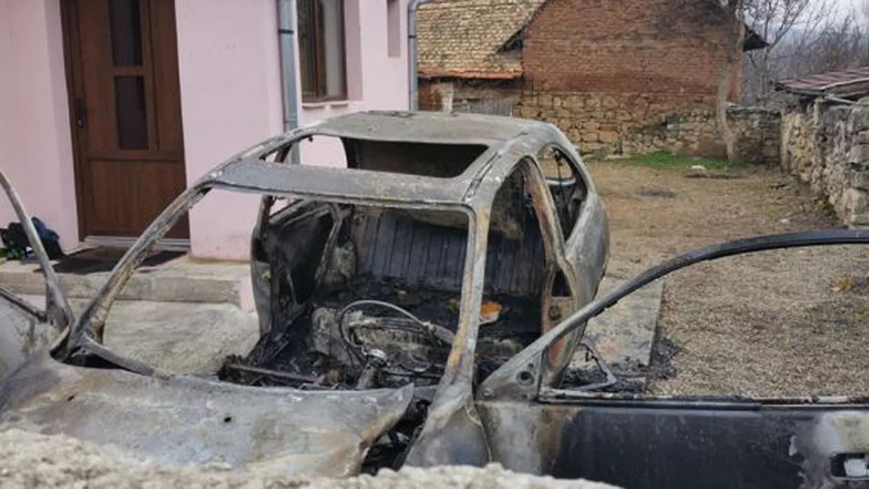 Moarte suspectă în Alba: A fost găsit carbonizat într-o mașină. Incredibil, despre cine este vorba (VIDEO)