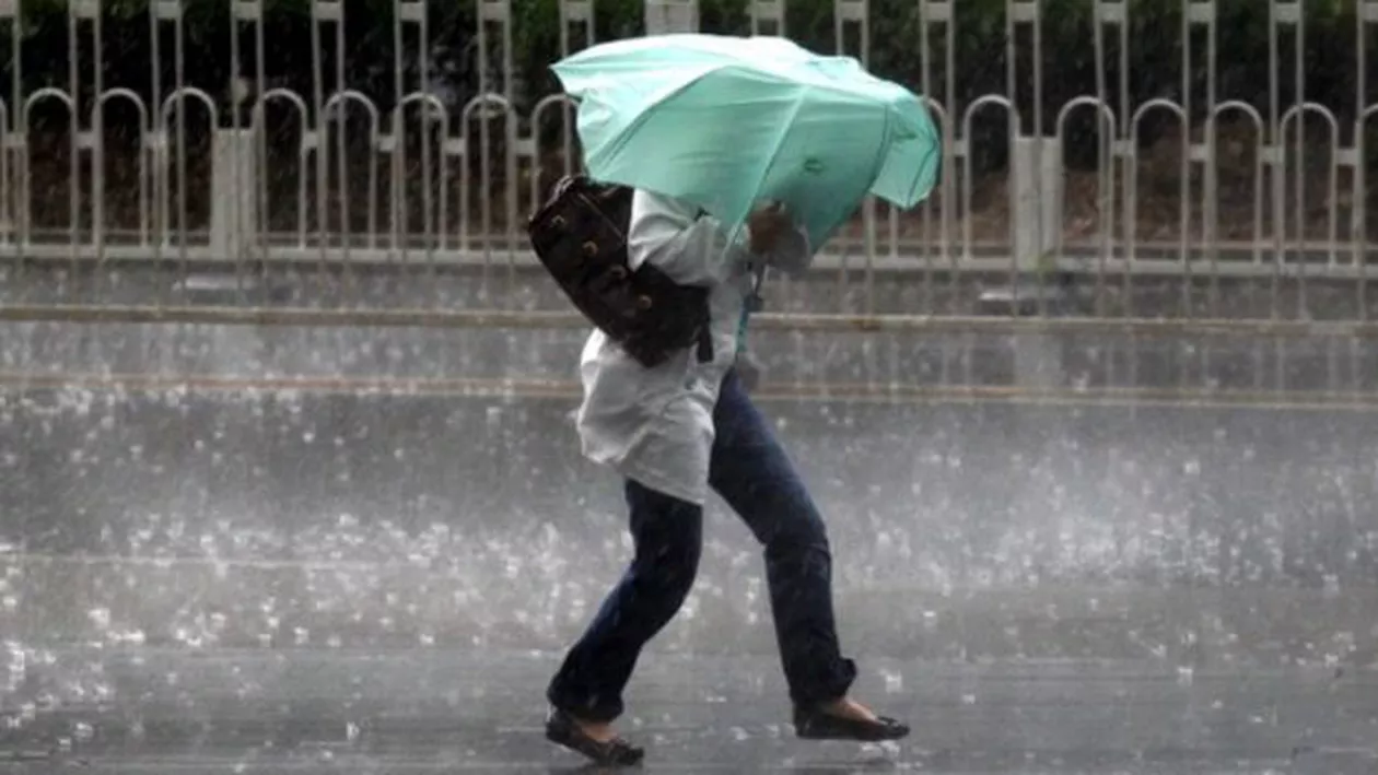 Meteorologii au emis o prognoză specială pentru București: Ploi însemnate cantitativ, acumulări de apă de 30-35 de litri/mp și vânt puternic, luni și marți