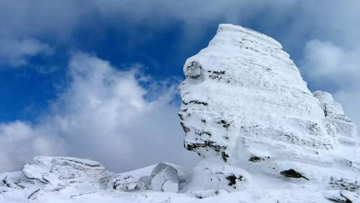 60 de turiști au rămas blocați în nămeți pe platoul Bucegi