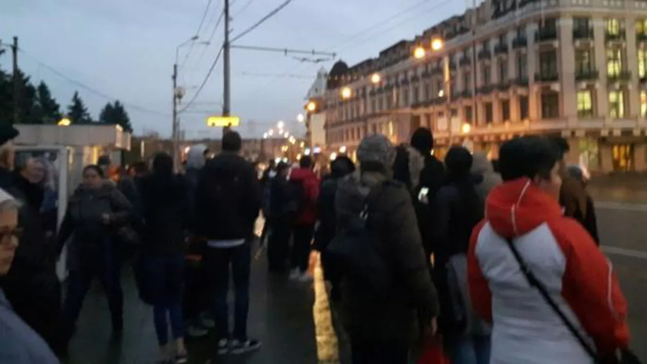Autobuzele și tramvaiele nu mai circulă în Ploiești: Grevă spontană a angajaților societății de transport public (VIDEO)