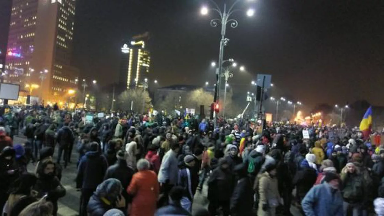 Protestatarii anunță că nu vor renunța la manifestațiile din fața Guvernului, unde va avea loc un târg de Crăciun: ”NU plecăm din Piața Victoriei!”