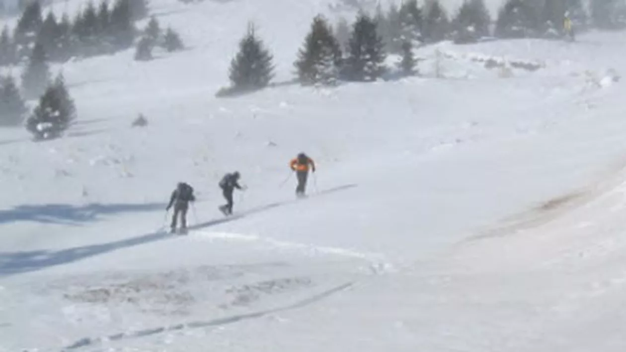Zăpadă și vânt puternic la Cota 2000 din Sinaia (PRIMELE IMAGINI)