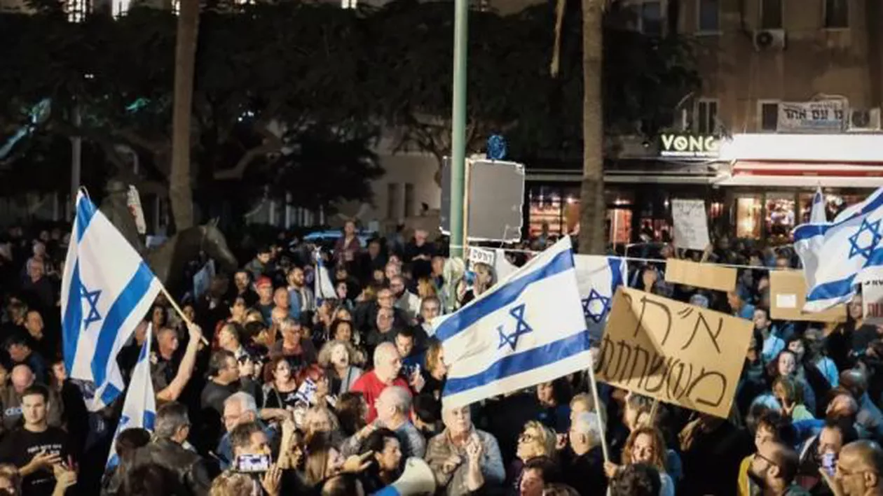Anticorupția, subiect de ample proteste și în Israel: Peste 20.000 de oameni au manifestat împotriva unei legi prin care premierul se protejează de justiție