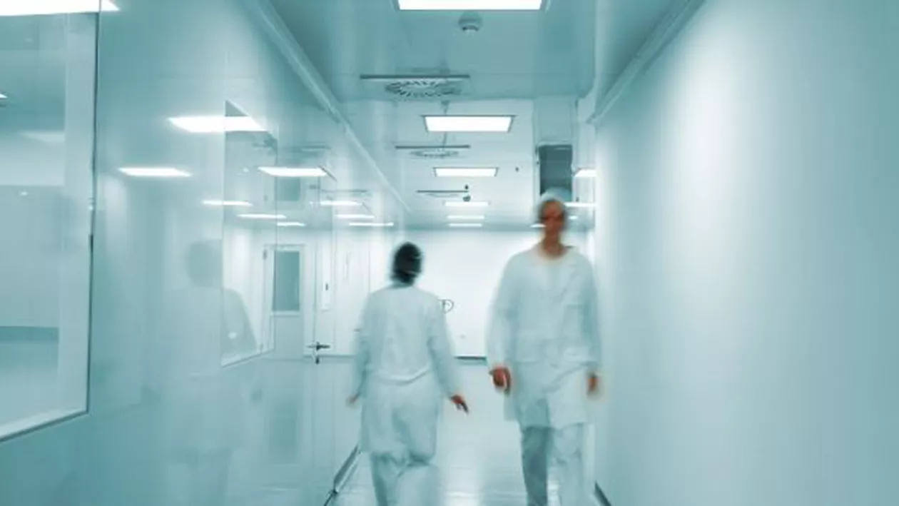 Un tânăr din Iași este în stare gravă la spital după ce și-a introdus aer comprimat în anus