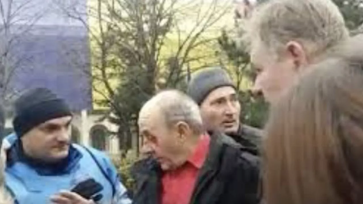 Prima ieșire publică a bătrânului lovit în Piața Victoriei: Cine este acesta și ce căuta în timpul protestelor