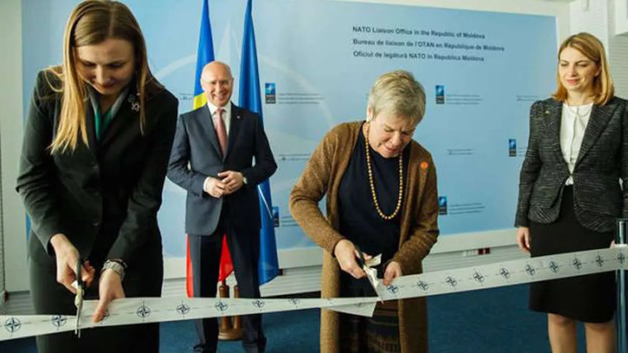 Oficiul de legătură NATO la Chişinău a fost inaugurat. Socialiştii au protestat la deschidere (VIDEO)