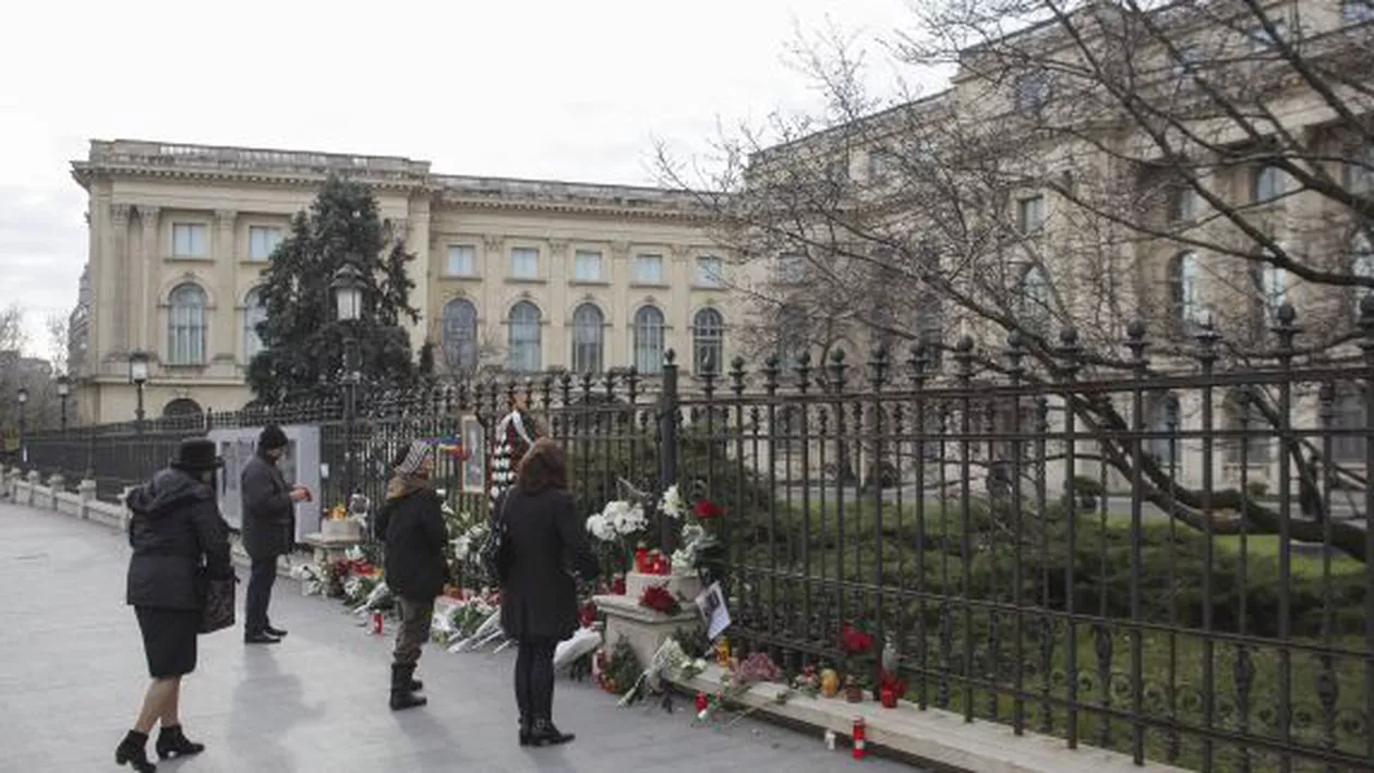 Repetiții în fața Palatului Regal pentru funeraliile Regelui Mihai