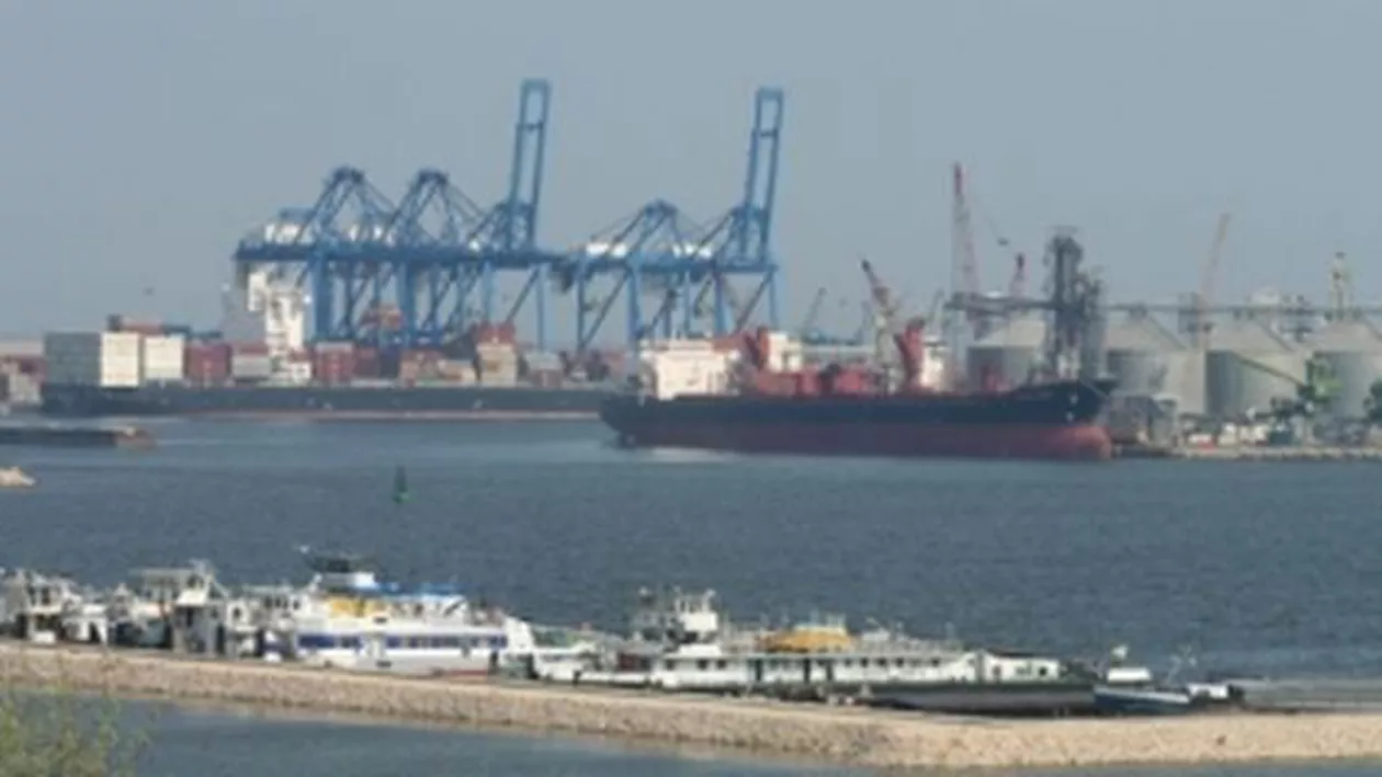 Porturile Constanța Nord, Constanța Sud și Midia, închise din cauza vântului puternic 