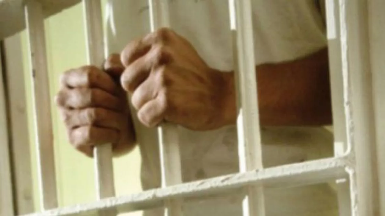 Un traficant de droguri din Suceava a amenințat cu moartea un polițist în secția de poliție