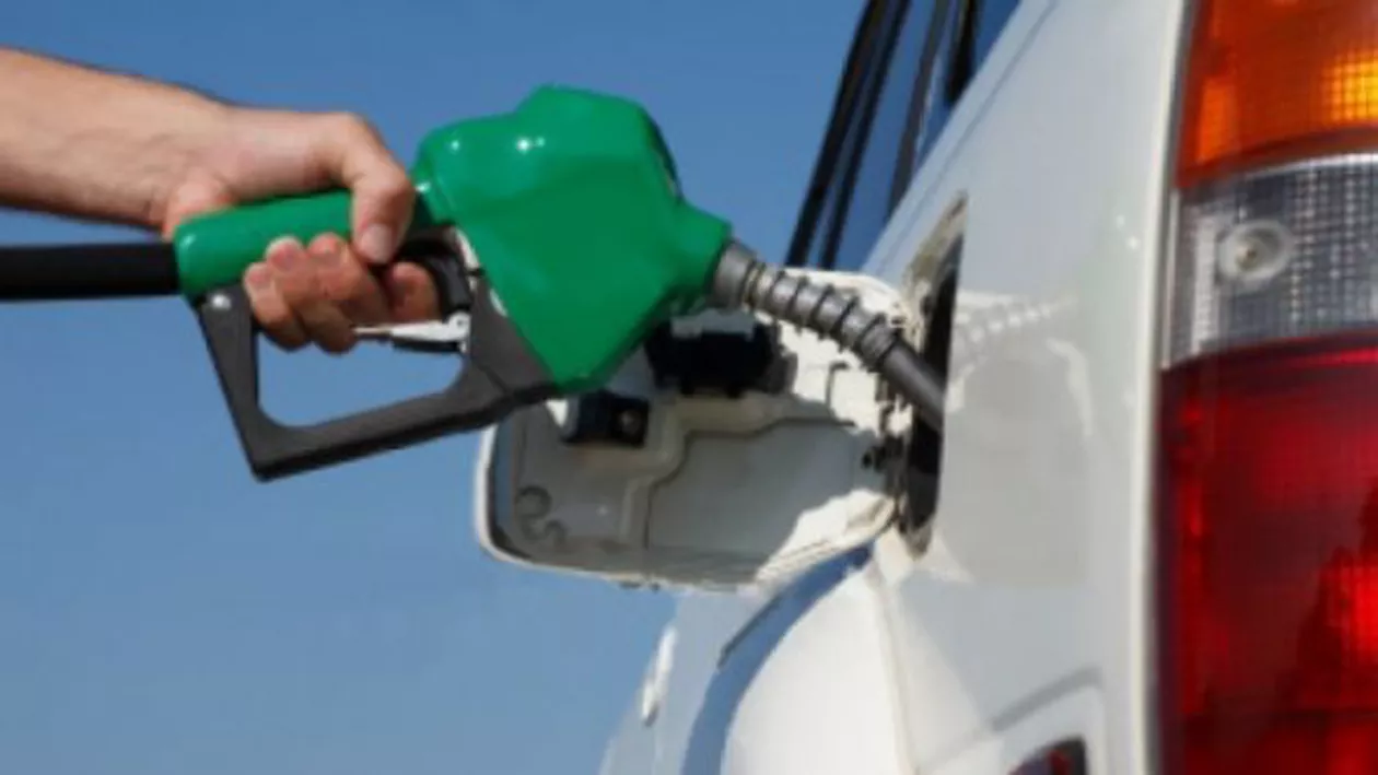 Efectul scumpirii accelerate a carburanţilor: Dacă un transportator face plinul unui singur TIR în Bulgaria, acesta câștigă 500 de lei