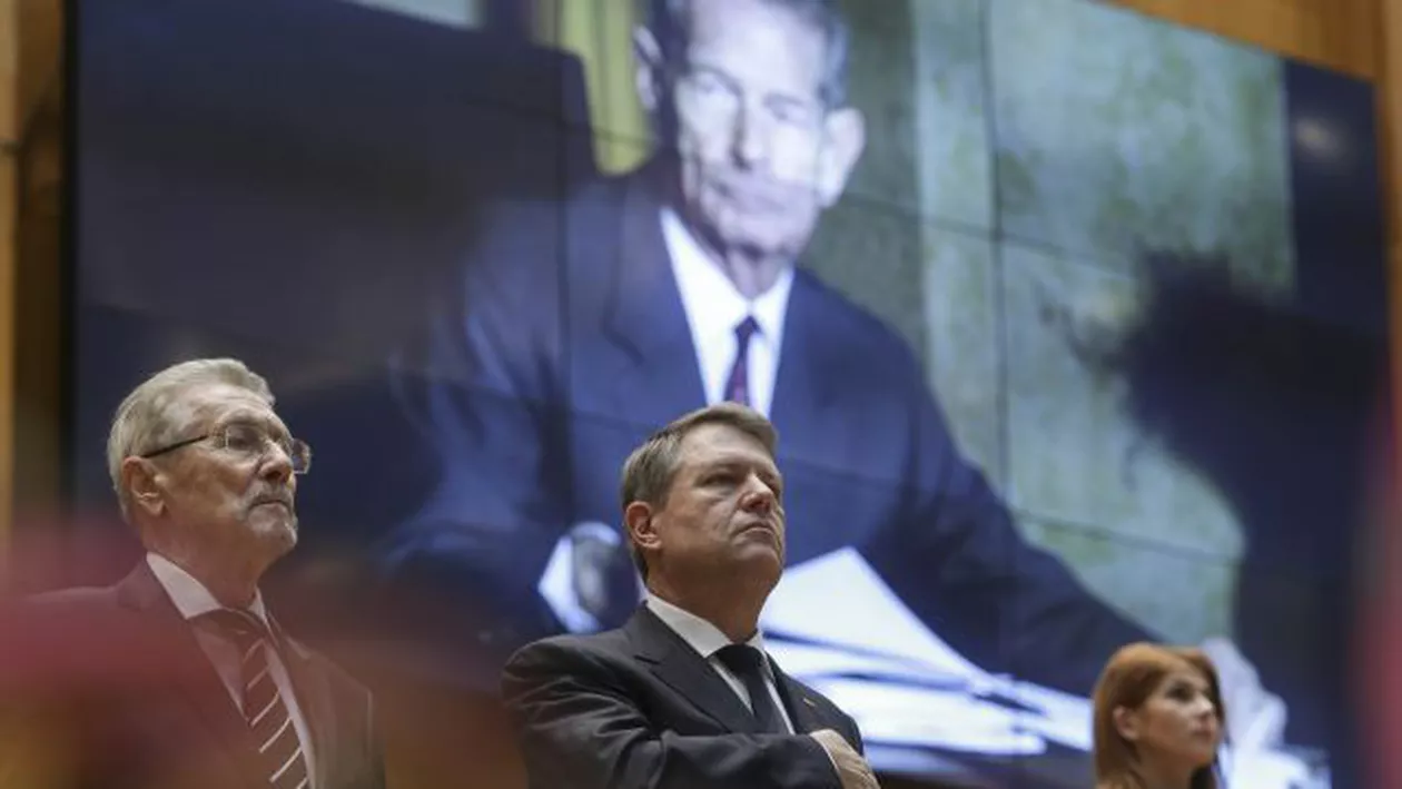 Ședință solemnă a Parlamentului. Klaus Iohannis, atac voalat la Iliescu, în mesajul adresat ca omagiu memoriei Regelui Mihai (FOTO, VIDEO)