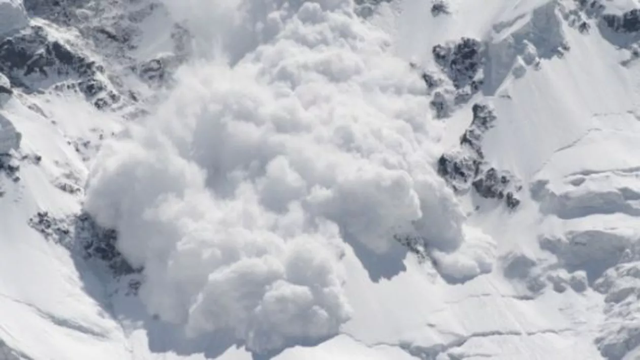 Risc MARE de avalanșă în masivele Făgăraș și Bucegi