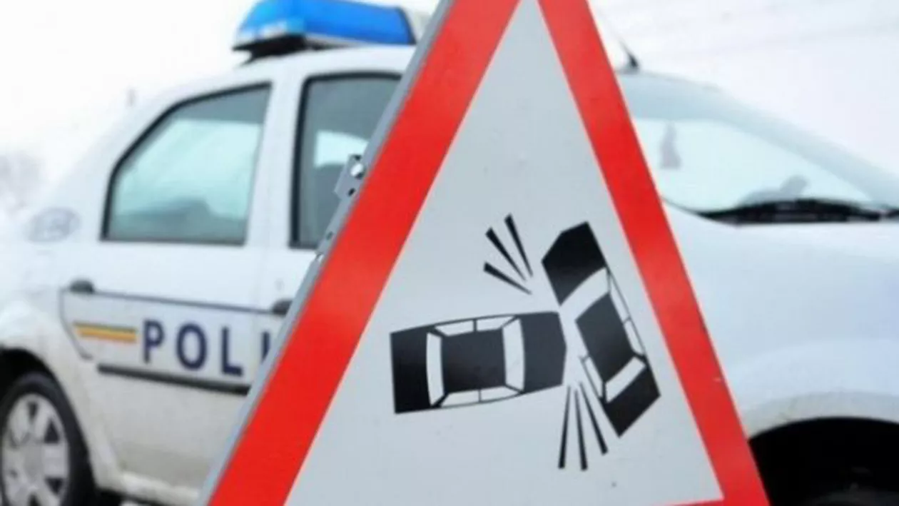 Un autocar cu 19 persoane la bord a fost implicat într-un accident în Pasul Tihuța