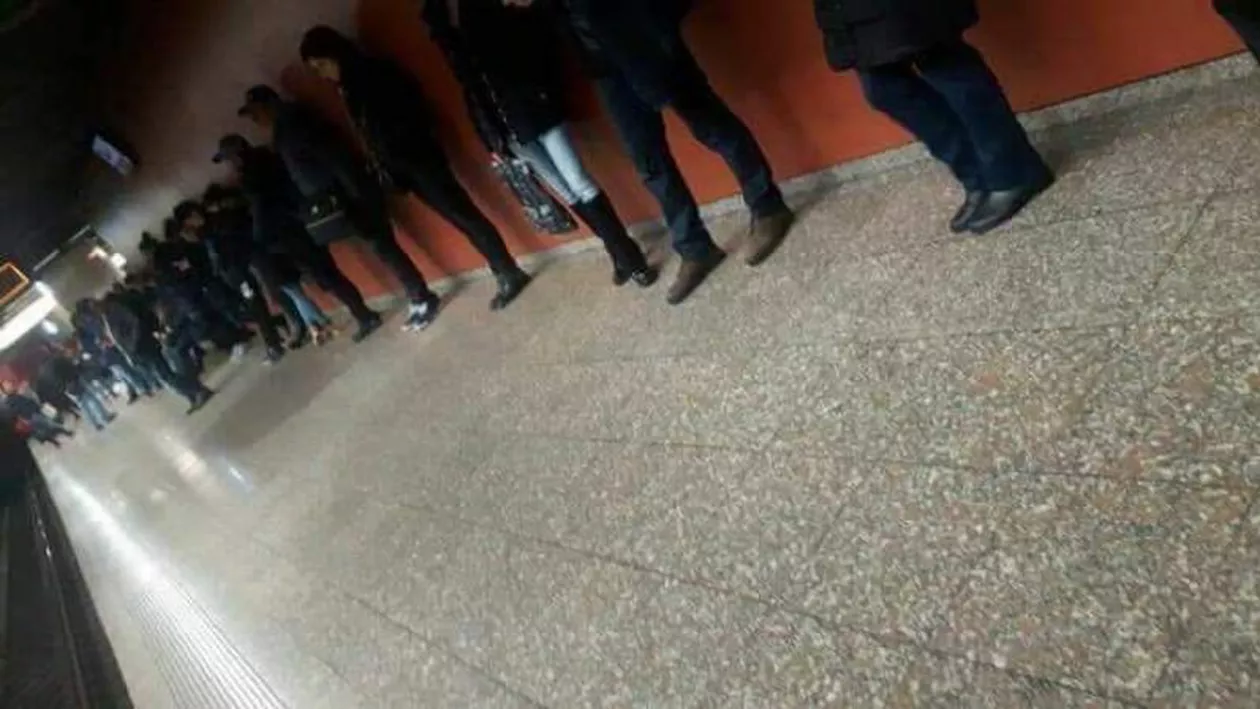 IMAGINEA ZILEI! Cum așteaptă pasagerii metroul! Impact psihologic puternic asupra bucureștenilor! (FOTO)
