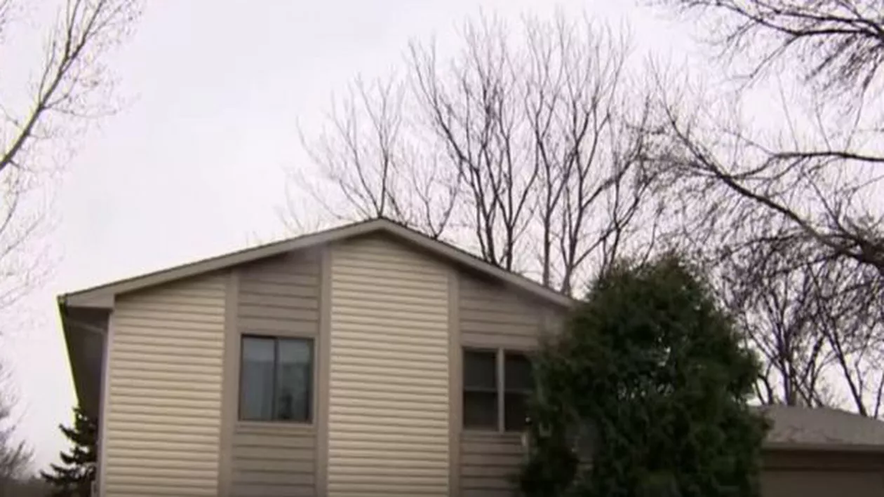 „Sunt PESTE TOT, chiar și la baie...”. Și-a lăsat casa moștenire bisericii, după moartea sa. Când au intrat în locuință, au avut un ȘOC (VIDEO)