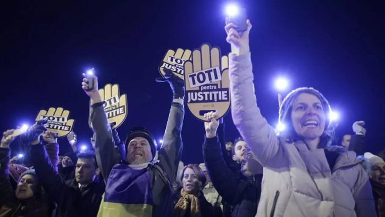 PROTESTE CU BLIDE, duminică seară, în toată țara.  În Capitală se va pleca în MARȘ spre Parlament. "Tăcerea noastră e puterea lor!"