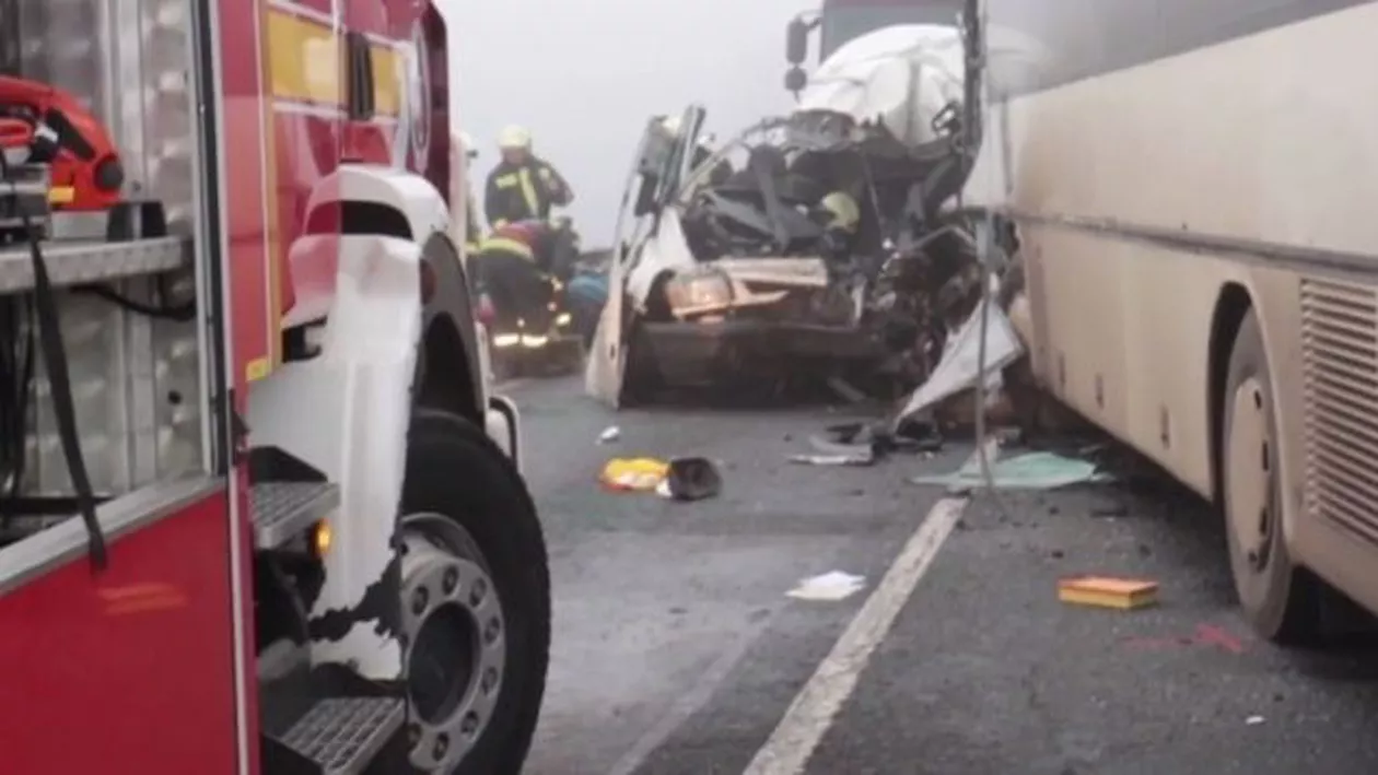 ALERTĂ! Un microbuz cu nouă românce, implicat într-un accident, în Italia
