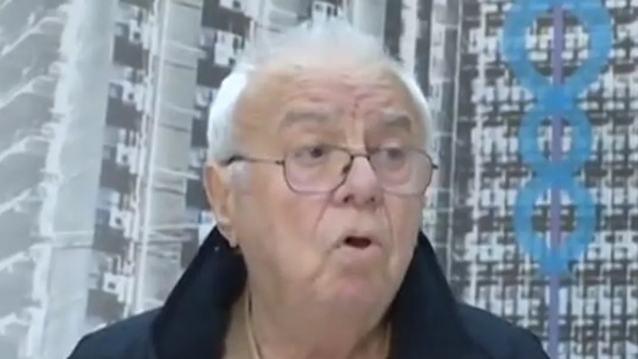 MOMENTE EMOȚIONANTE la externarea lui Alexandru Arșinel: Actorul a început SĂ CÂNTE colinde (VIDEO)