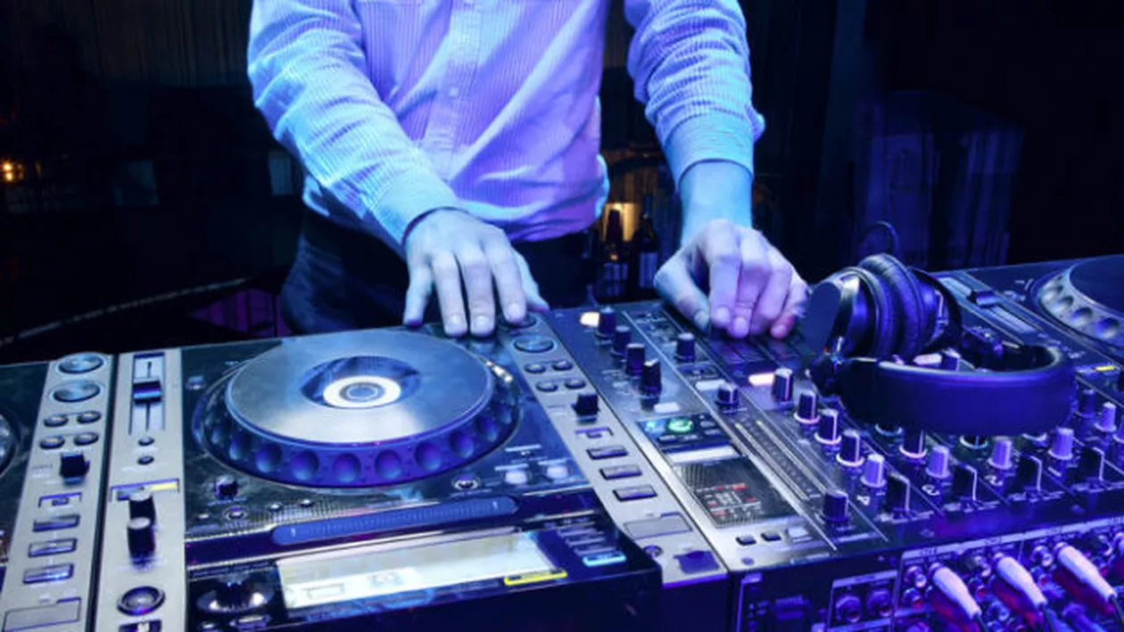 Un faimos DJ a murit sub privirile a mii de fani (VIDEO ȘOCANT)