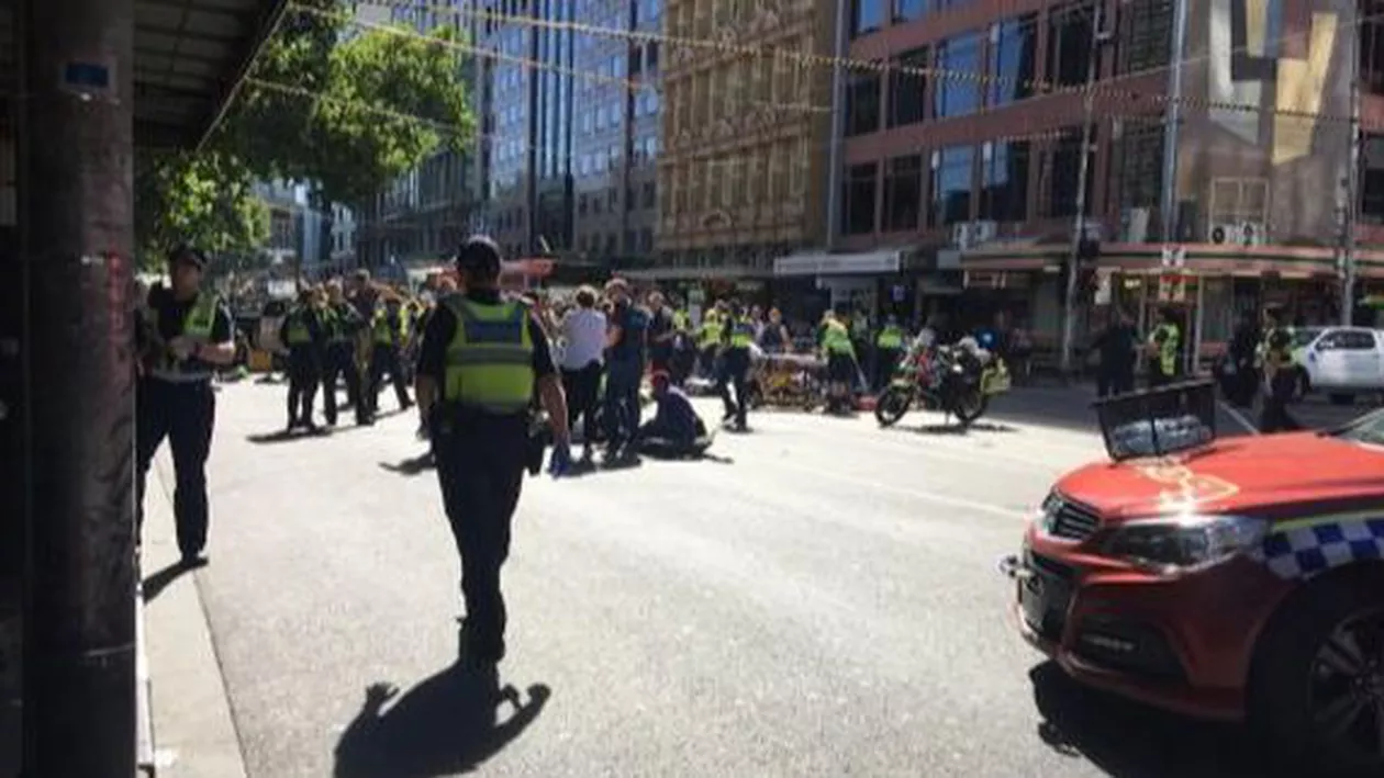 Momente de coșmar în Melbourne! O mașină A INTRAT ÎN PIETONI, chiar în CENTRUL orașului. BILANȚUL VICTIMELOR (VIDEO)
