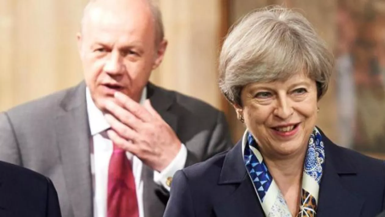 Unul dintre cei mai apropiați aliați ai premierului Theresa May a demisionat
