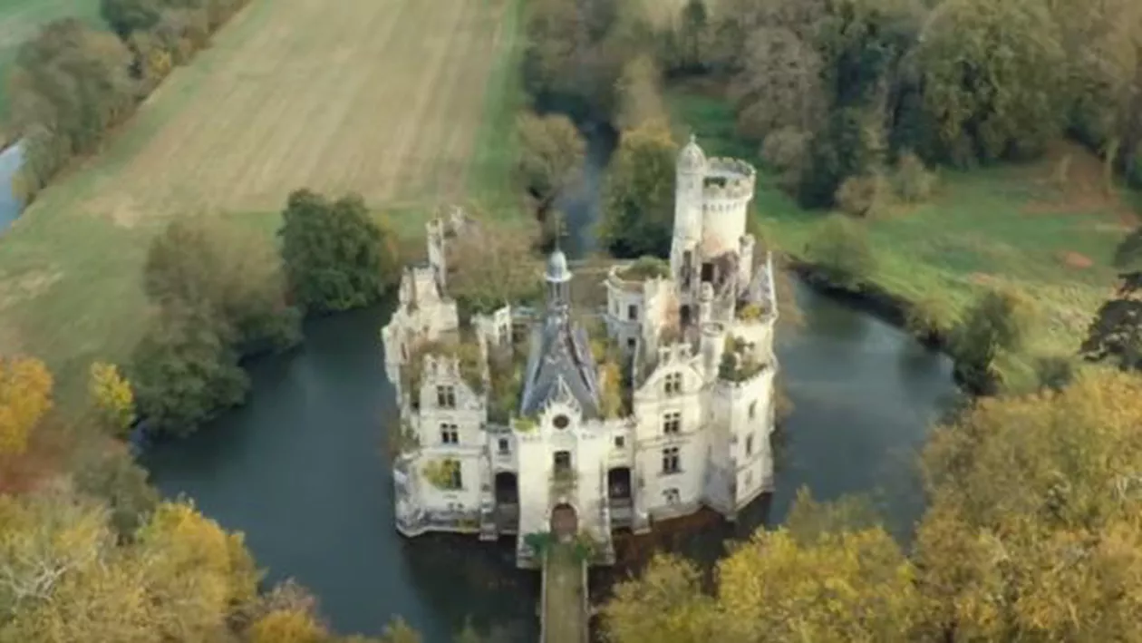 Un castel a fost cumpărat de 25.000 de persoane din 115 țări. Prețul a depășit așteptările (VIDEO)