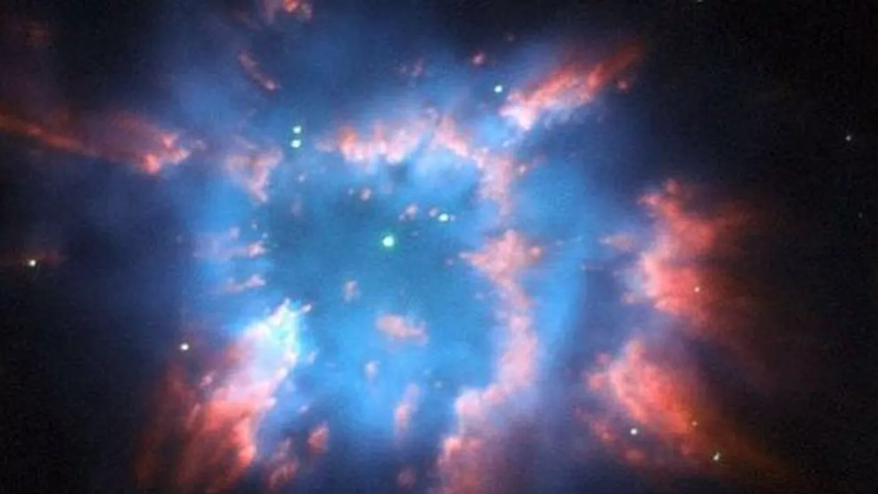 Cadou COSMIC de sărbători: O nebuloasă planetară ce seamănă cu o decorațiune de Crăciun! (FOTO)
