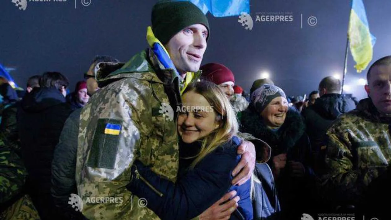 Kiev: Primire emoționantă a PRIZONIERILOR de război (FOTO)