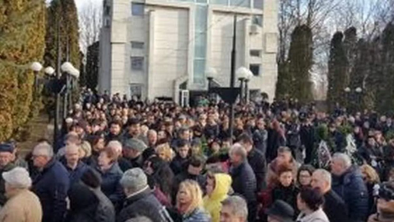 Imagini de la ÎNMORMÂNTAREA soţilor Maleon. Sinucigașii NU au avut parte de slujbă religioasă... (FOTO)