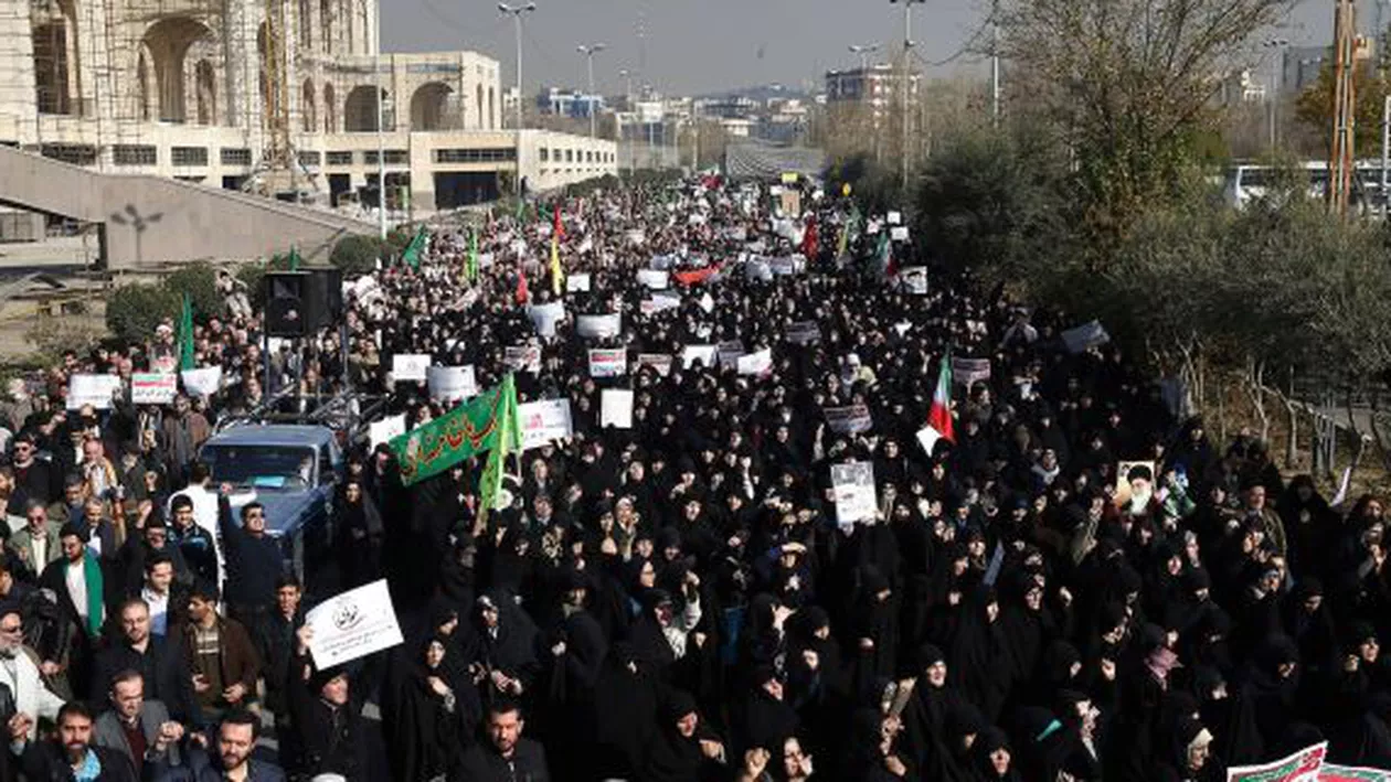 Protestele iau amploare în Iran. Manifestanţii cer revenirea Şahului la putere (VIDEO)
