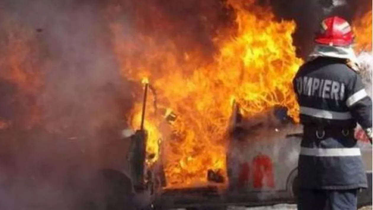 INCENDIU PUTERNIC LA CURTEA DE ARGEȘ! Mai multe persoane, EVACUATE! (VIDEO)