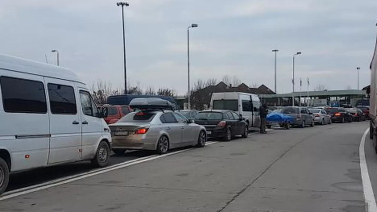 Situație tensionată în rândul șoferilor: Cozi kilometrice formate în Vama Petea (VIDEO)