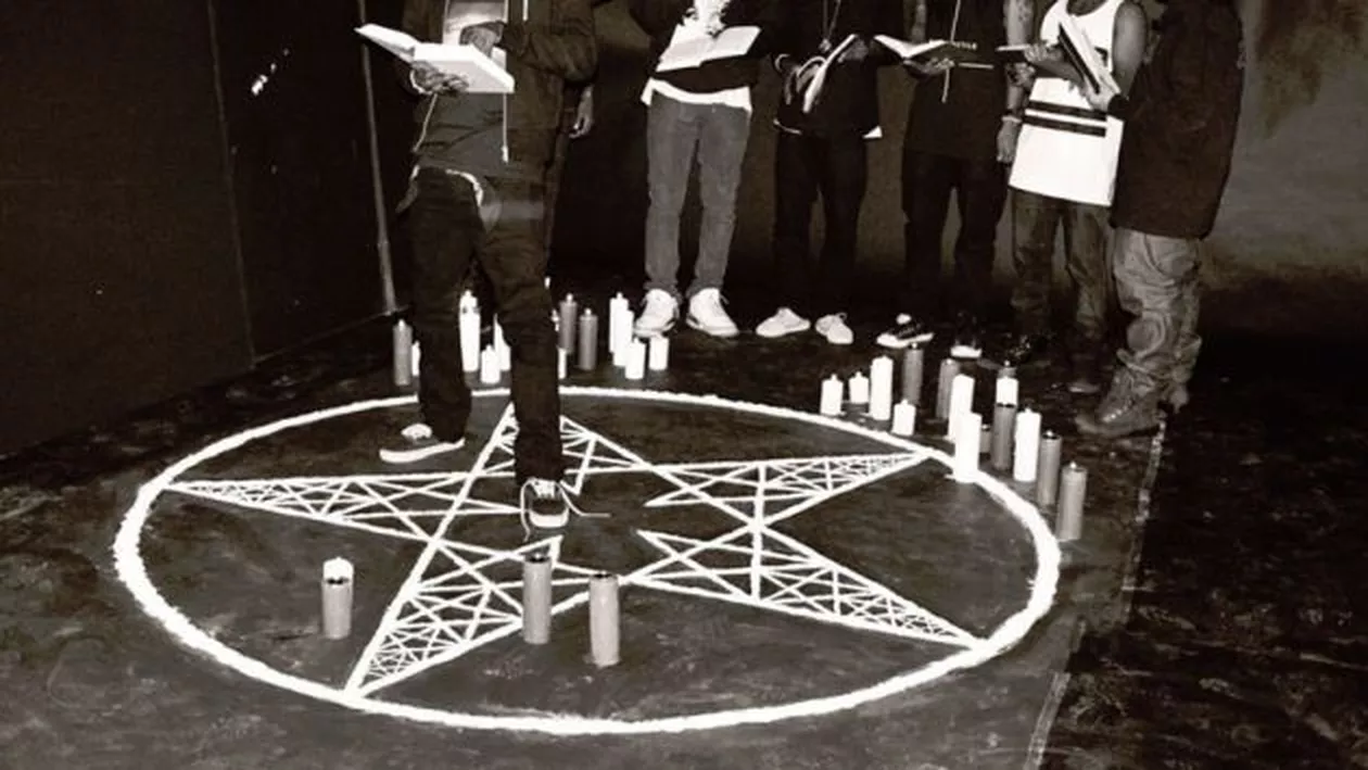 Descoperite MACABRĂ pe o cunsocută insulă din Grecia! Turiști MORȚI în urma unui posibil RITUAL SATANIC