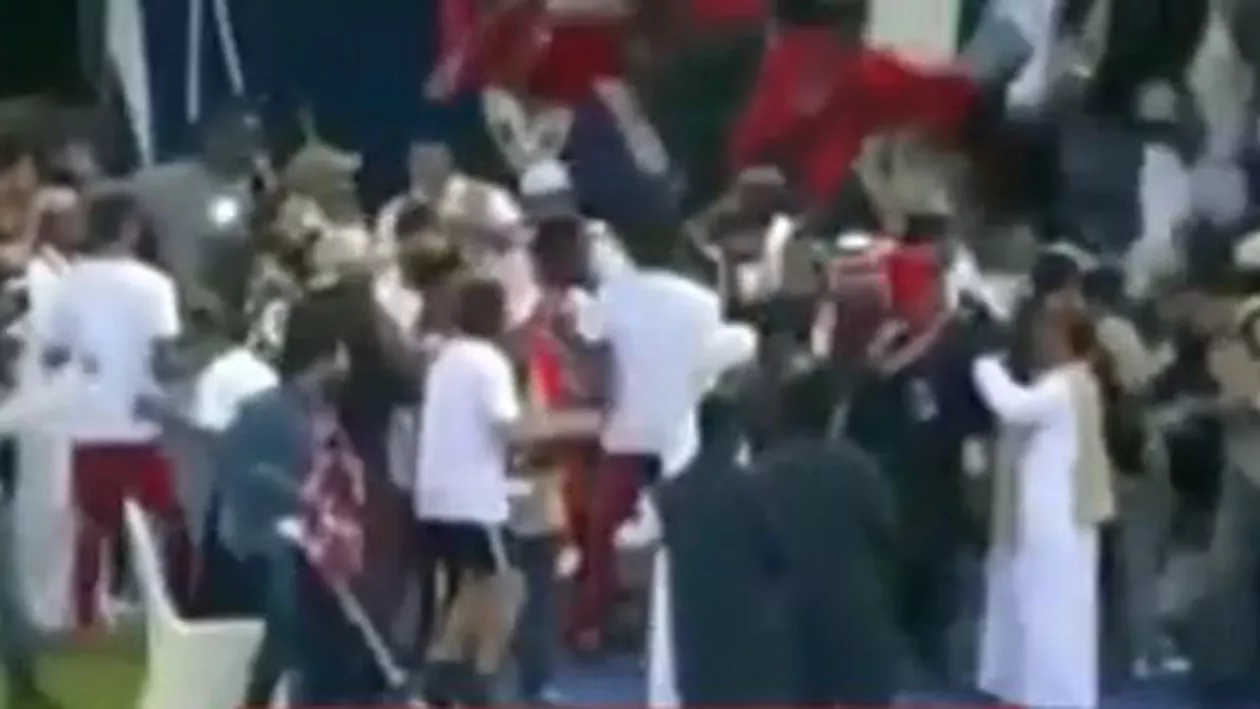 Haos pe un stadion din Kuweit: O barieră de protecție s-a prăbușit. Zeci de răniți (VIDEO)
