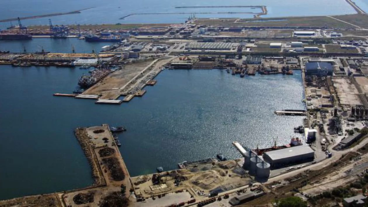 Din cauza vântului puternic, porturile maritime au fost închise