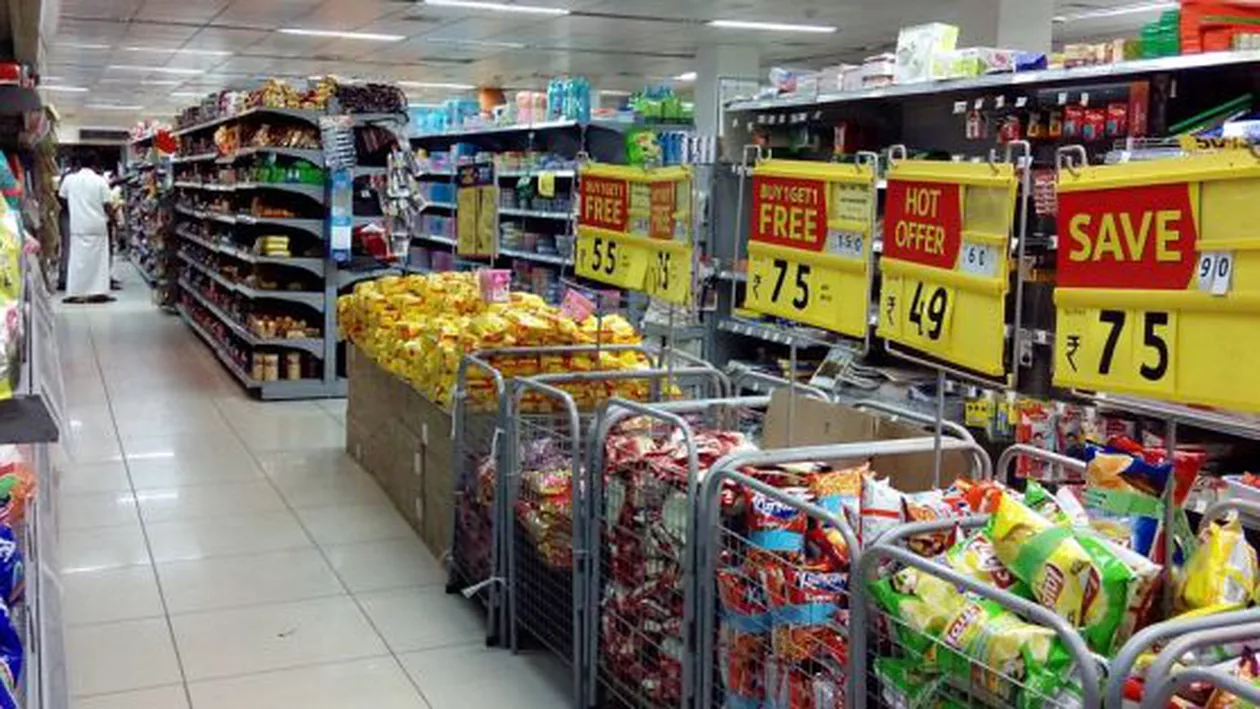 HALUCINANT! Imediat după ce a crescut salariile şi a dat bonusuri, un important LANȚ DE SUPERMARKETURI trece la CONCEDIERI