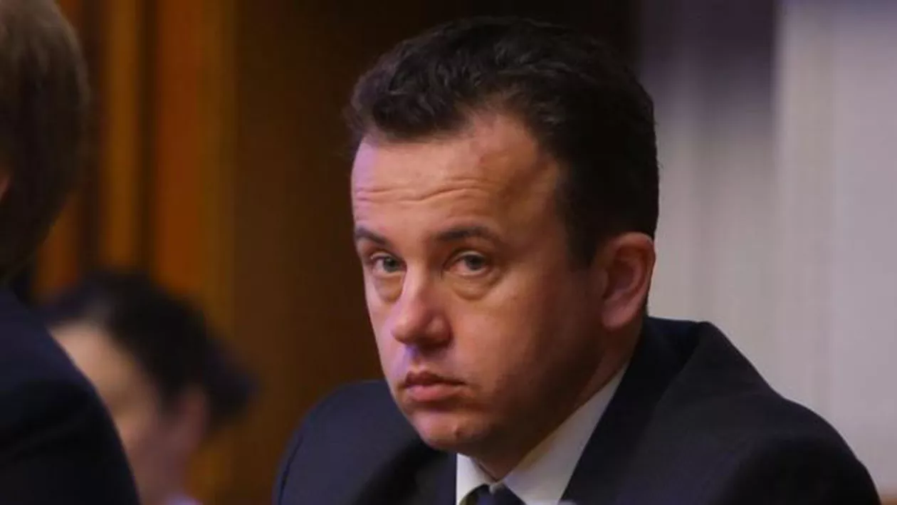 Pop vrea să BATĂ orice țară din UE la DIGITALIZAREA învăţământului