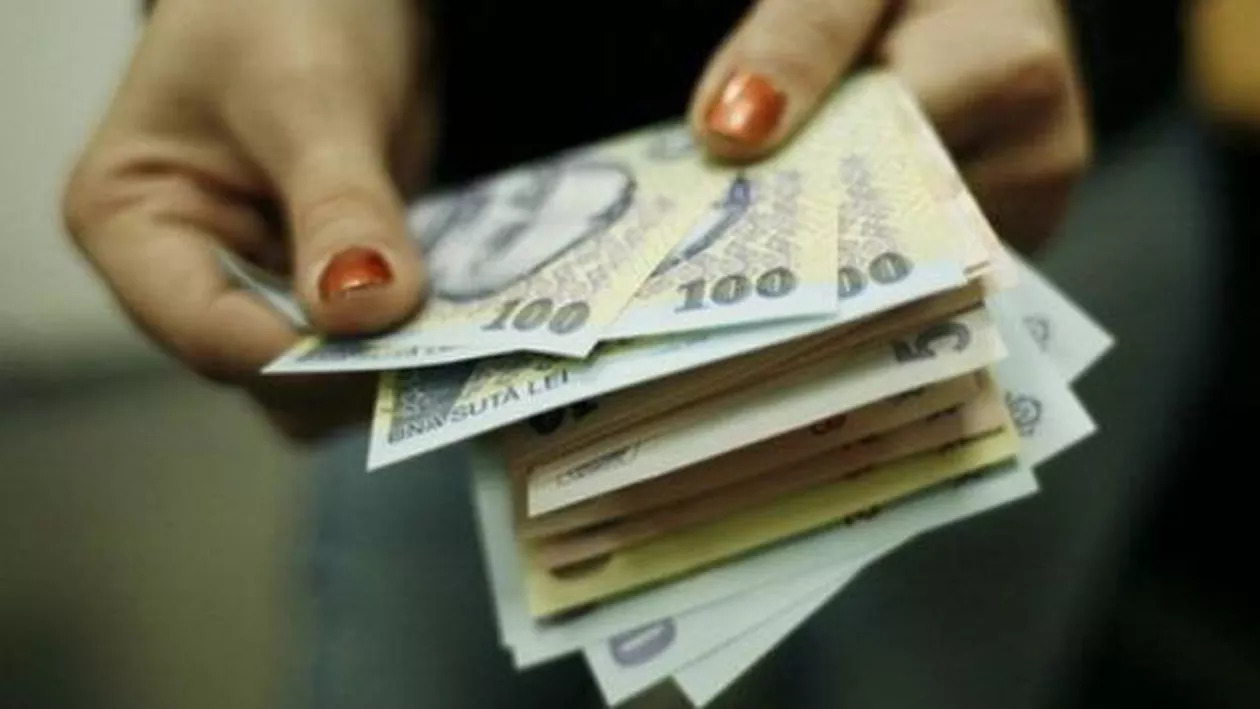 O femeie A GĂSIT pe stradă peste 20.000 de lei! AFLĂ ce a făcut cu banii