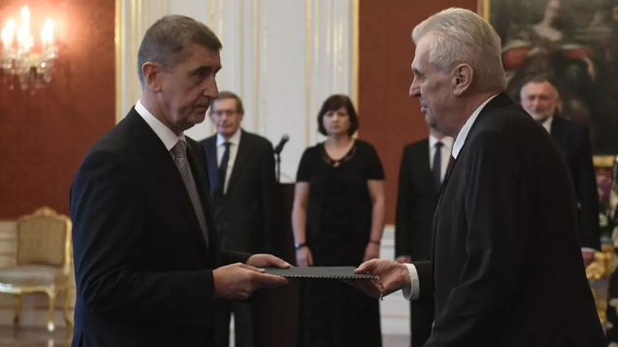 Criză politică în Cehia! Guvernul DEMISIONEAZĂ, după pierderea votului de încredere