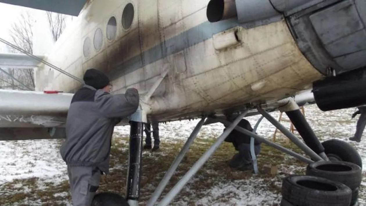 INCREDIBIL! 11 imigranți au intrat ilegal în Ungaria cu... avionul