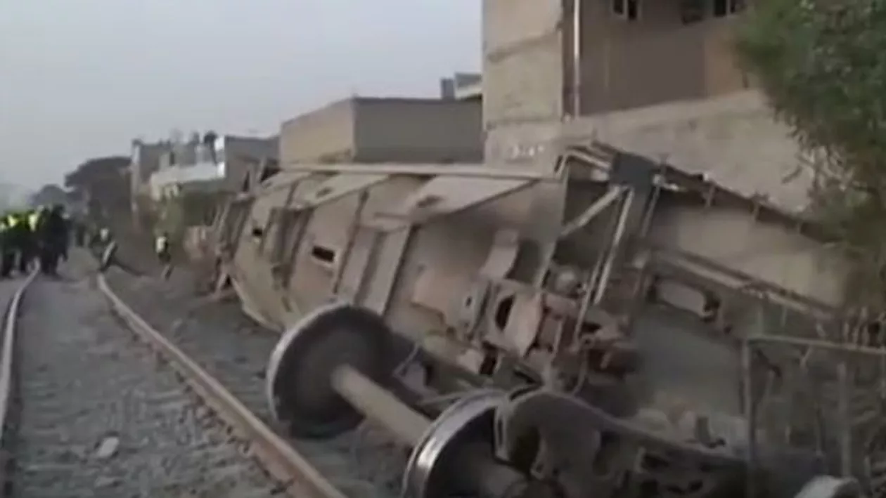 Cel puțin cinci persoane au murit după un tren FĂRĂ CĂLĂTORI a deraiat: Cum a fost posibil (VIDEO)