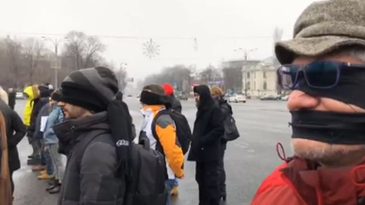 Protest mut în fața Guvernului (VIDEO)