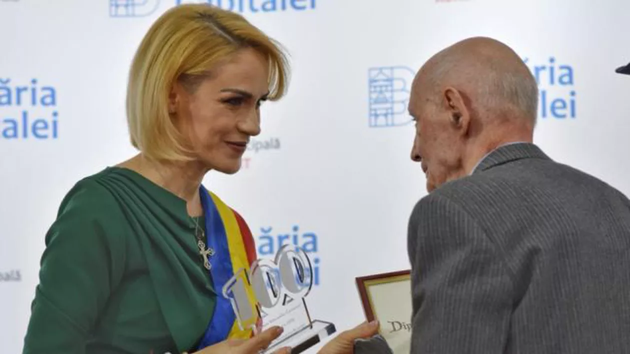 Patru veterani de război, decoraţi pentru meritele deosebite de către Primăria Generală (FOTO)