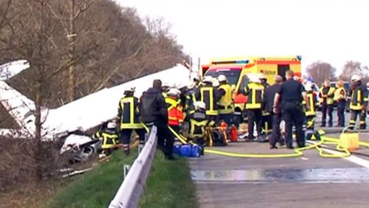 Coliziune în zbor între un avion și un elicopter: patru persoane au murit