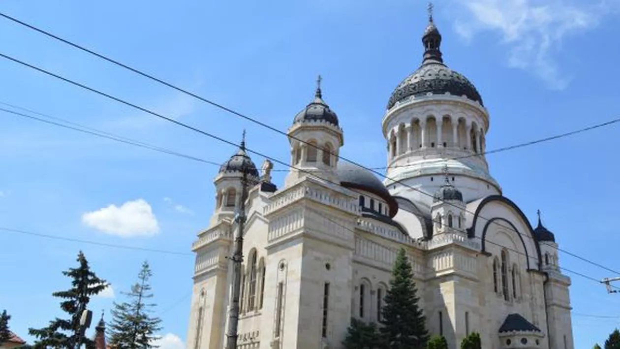 HALUCINANT! Aroganța popilor nu mai are limite. Ce înalți prelați vor avea STATUI de 3 METRI înălțime în Cluj (FOTO)