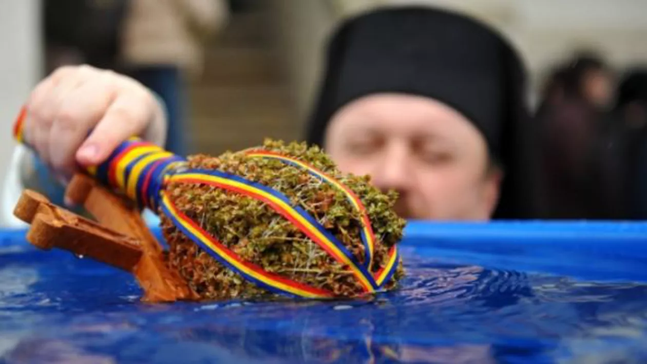 Din ciclul ”Ce mai spun românii”: ”Cifra optanică a sufletului” sau de ce se bea agheasmă (VIDEO)