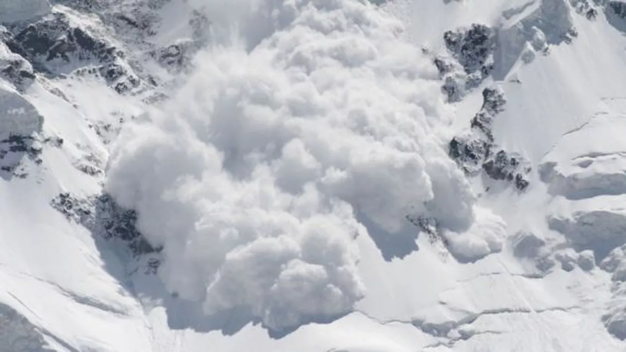 Risc MARE de avalanșă în munții Bucegi și Făgăraș