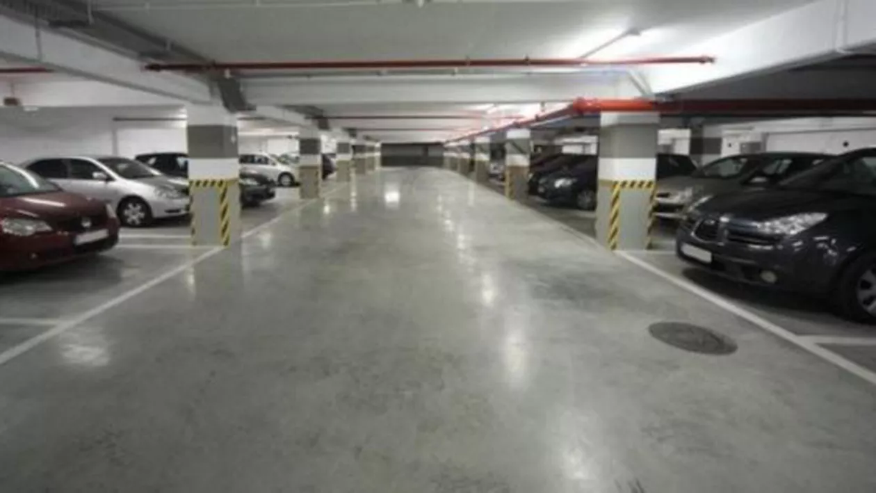 Un bebeluș a fost lăsat în  în parcarea unui mall